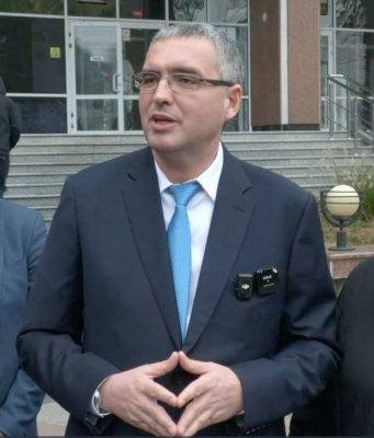 На избирательном участке проголосовал и кандидат от «Нашей партии», бывший мэр Бельц Ренато Усатый