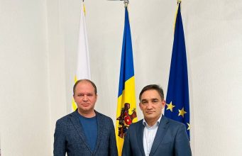 Мэр Кишинева Ион Чебан встретился с кандидатом в президенты от Партии социалистов Александром Стояногло.