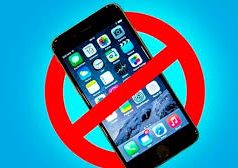 Школьникам Молдовы запретили пользоваться мобильными телефонами на уроках. Изменения в образовательный кодекс одобрило правительство республики.