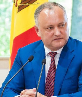 Молдаване перестали доверять Санду и PAS — Додон