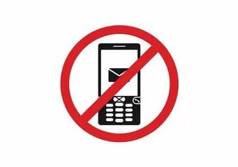 С декабря молдавским школьникам запретят пользоваться телефонами на уроках