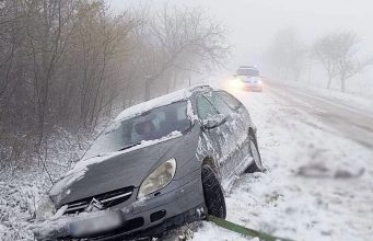 В Молдове несколько водителей попали в аварию в четверг утром из-за неблагоприятных погодных условий