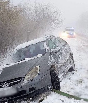 В Молдове несколько водителей попали в аварию в четверг утром из-за неблагоприятных погодных условий