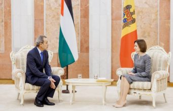 Четыре посла вручили главе государства верительные грамоты