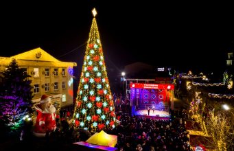 Елка, звезды, музыка: в Комрате торжественно откроют новогодний сезон