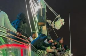 В Британии рухнул аттракцион с посетителями