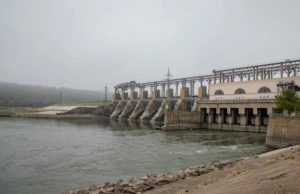Дубоссарская гидроэлектростанция на Днестре снизила сброс воды до минимума, чтобы увеличить запасы в водохранилище перед новым годом из-за возможного прекращения поставок газа в Приднестровье.