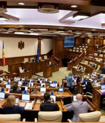 Осенняя сессия парламента завершилась. Депутаты ушли на каникулы