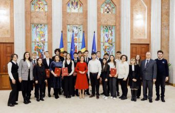 Майя Санду встретилась с талантливыми молодыми людьми, которые добились успехов в технологических инновациях.