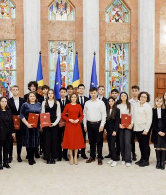 Майя Санду встретилась с талантливыми молодыми людьми, которые добились успехов в технологических инновациях.