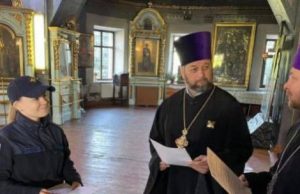 В канун Рождества спасатели проводят инструктажи с церковными служащими