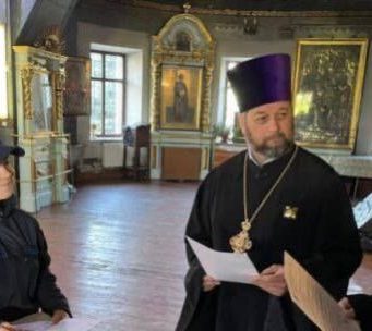 В канун Рождества спасатели проводят инструктажи с церковными служащими