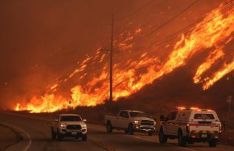 В США начался новый пожар в округе Лос-Анджелес, в Калифорнии.