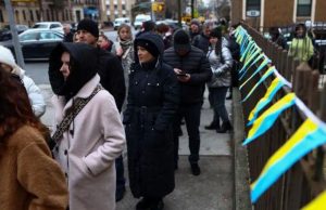 США приостановили прием иммигрантов, включая украинцев