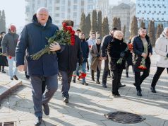 Депутаты блока «Победа» возложили цветы к мемориалу воинской славы «Вечность»