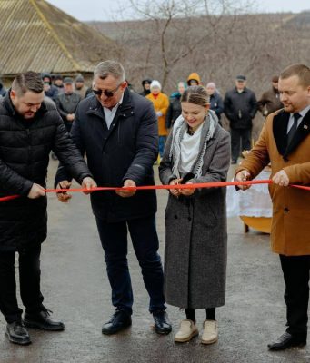 В селе Крихана открыли новую дорогу, которая теперь связывает его центр с местом упокоения родных и близких сельчан