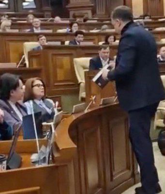 Оппозиционные депутаты призвали помнить о зверствах фашизма