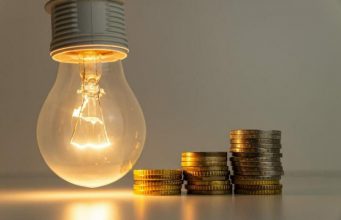 В Молдове всем потребителям компенсируют расходы на электроэнергию после повышения тарифов.