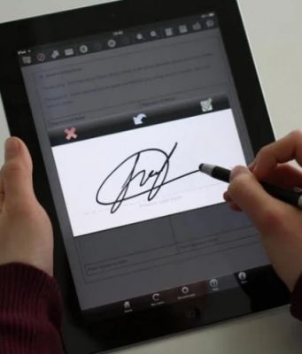 Выпускники 11 лицеев Молдовы получили бесплатную электронную подпись