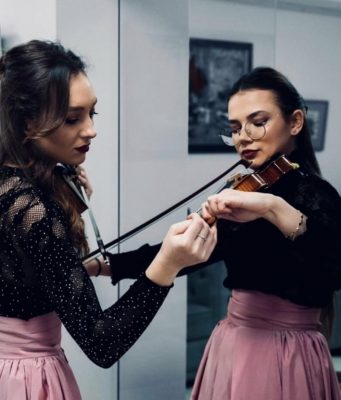 В Кишиневе проводится художественный конкурс для педагогических коллективов.