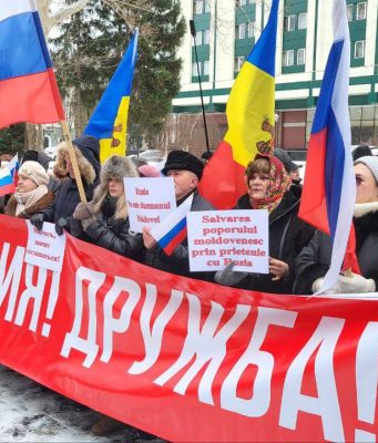 В Кишиневе проходит акция протеста против закрытия Российского центра науки и культуры перед зданием МИД Молдовы, – передает наш админ с места событий.