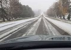 На национальных трассах в Молдове образовалась гололедица