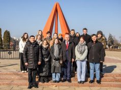 Социалисты, во главе с лидером партии, пятым президентом Молдовы Игорем Додоном возложили цветы к Мемориалу воинской славы «Вечность»