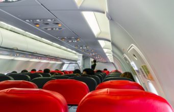 Штраф 25 тысяч леев: пассажирка рейса Кишинёв–Дублин напала на бортпроводницу