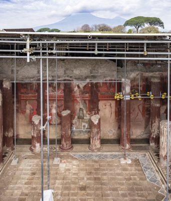 Археологи обнаружили в Помпеях сенсационные фрески