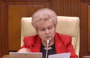 Депутат Регина Апостолова потребовала повышения пенсий до 5000 леев