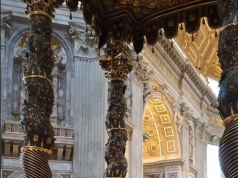 Румын разгромил главный алтарь в соборе Святого Петра в Ватикане