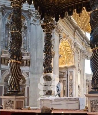 Румын разгромил главный алтарь в соборе Святого Петра в Ватикане