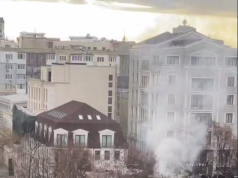 Пожарные продолжают работать на улице Колумна, где накануне был крупный пожар