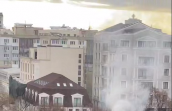 Пожарные продолжают работать на улице Колумна, где накануне был крупный пожар