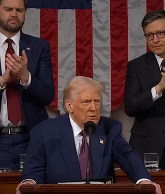 Первое обращение Дональда Трампа к Конгрессу после возвращения в Белый Дом длилось рекордные 1 час, 40 минут