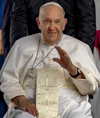 Папа Римский Франциск поблагодарил верующих за поддержку после госпитализации