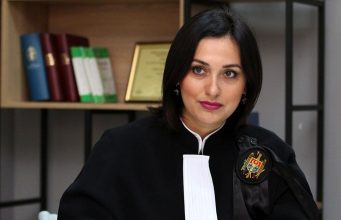 Экс-судья Виктория Сандуца идет в парламент Молдовы