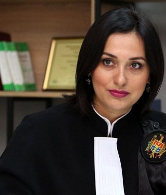 Экс-судья Виктория Сандуца идет в парламент Молдовы