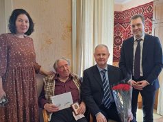 Сотрудники Посольства России в Молдове поздравили ветерана советско-японской войны с 100-летним юбилеем