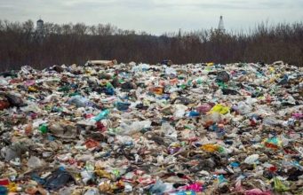 Несанкционированная свалка между Порумбенами и Крикова угрожает экологии и здоровью жителей