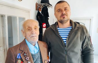 Последний фронтовик из Атак награжден юбилейной медалью к 80-летию Победы