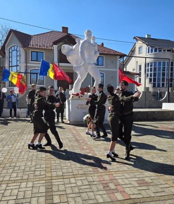 В Атаках почтили память советских воинов-освободителей: команда Илана Шора проводит мероприятия к 80-летию Великой Победы