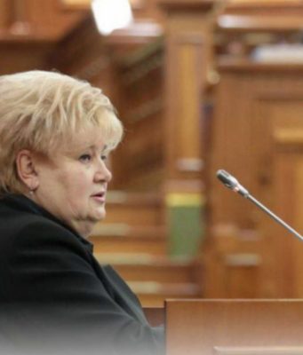 Депутат Регина Апостолова запросила объяснения по поводу затягивания приема верительных грамот от посла России