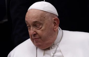 Умер Папа Римский Франциск, передает Reuters со ссылкой на Ватикан. Понтифику было 88 лет.