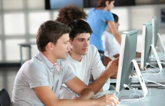 В Молдове молодые люди получат прибавку к зарплате в размере 3000 леев