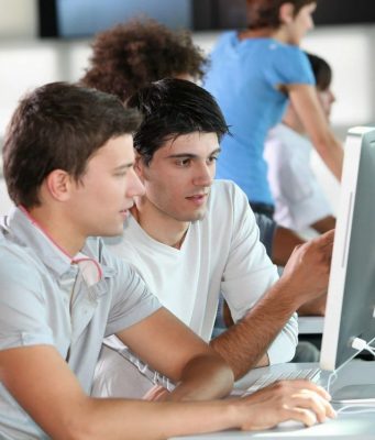 В Молдове молодые люди получат прибавку к зарплате в размере 3000 леев