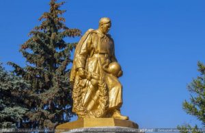 Сегодня, 8 апреля, на заседании представителей бельцких коммунальных служб примар города Александр Петков рассказал о планах по восстановлению центральной статуи Неизвестного солдата.