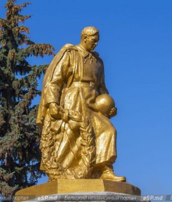 Сегодня, 8 апреля, на заседании представителей бельцких коммунальных служб примар города Александр Петков рассказал о планах по восстановлению центральной статуи Неизвестного солдата.