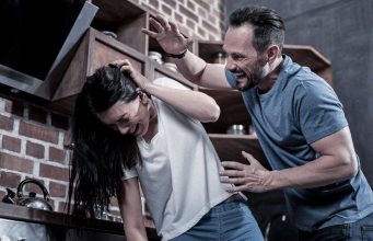 В парламенте Молдовы обсудили законопроект об усилении мер против насилия над женщинами