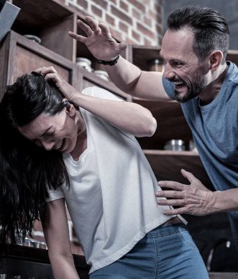 В парламенте Молдовы обсудили законопроект об усилении мер против насилия над женщинами